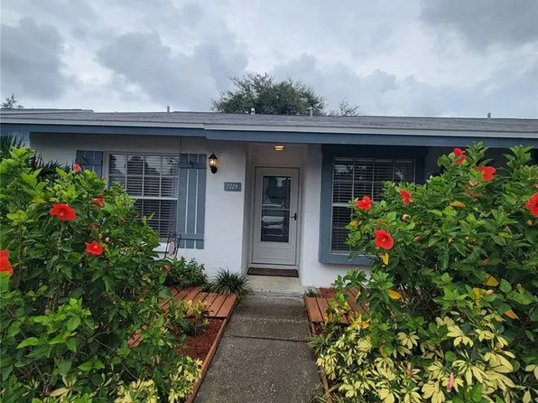 7229 Parkside Villas Dr, Saint Petersburg, FL 33709