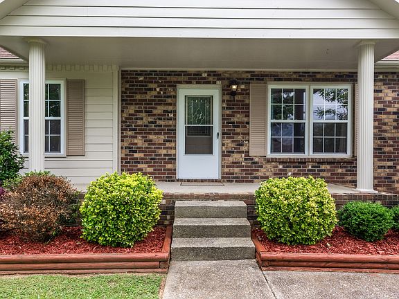 4th image of 121 Noel Ln