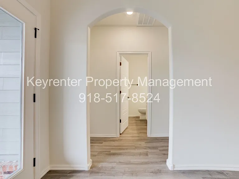 706 W 54th St — Photo 12