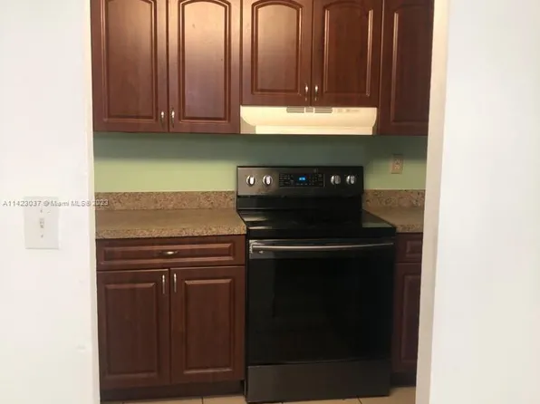 251 Bonnie Blvd APT 102, Palm Springs, FL 33461