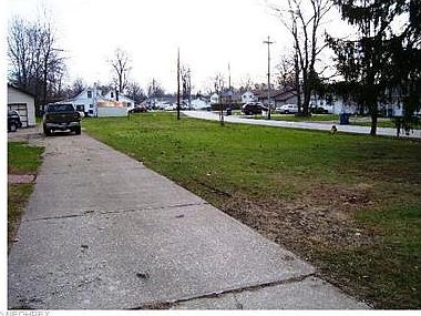 2nd image of 5913 Lake St