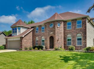 693 Chippewa Dr, Naperville, IL
