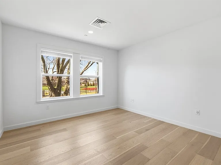 16 Boardman St #202 — Photo 12