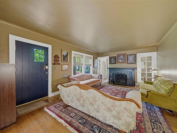 5th image of 415 E 70th St