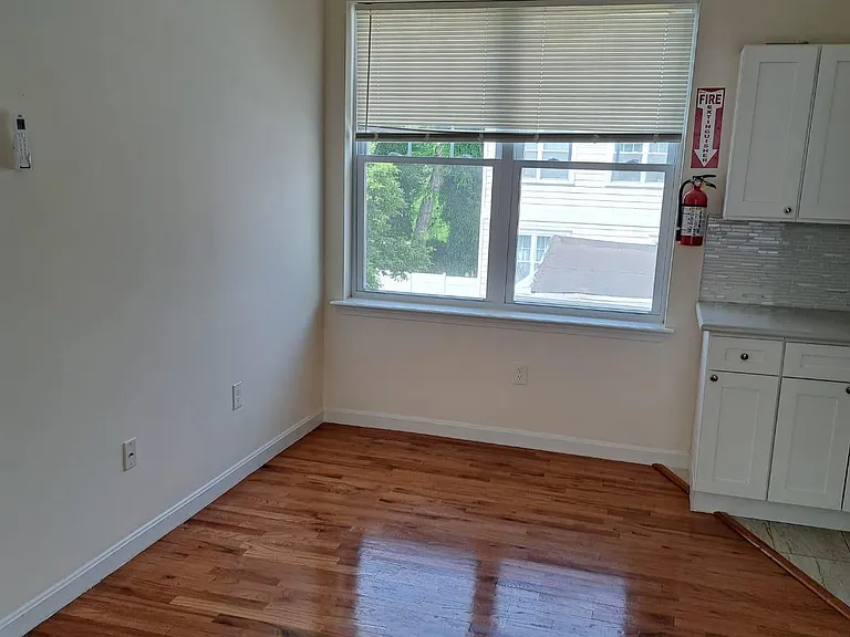 227 Fairmount Ave #2 — Photo 8