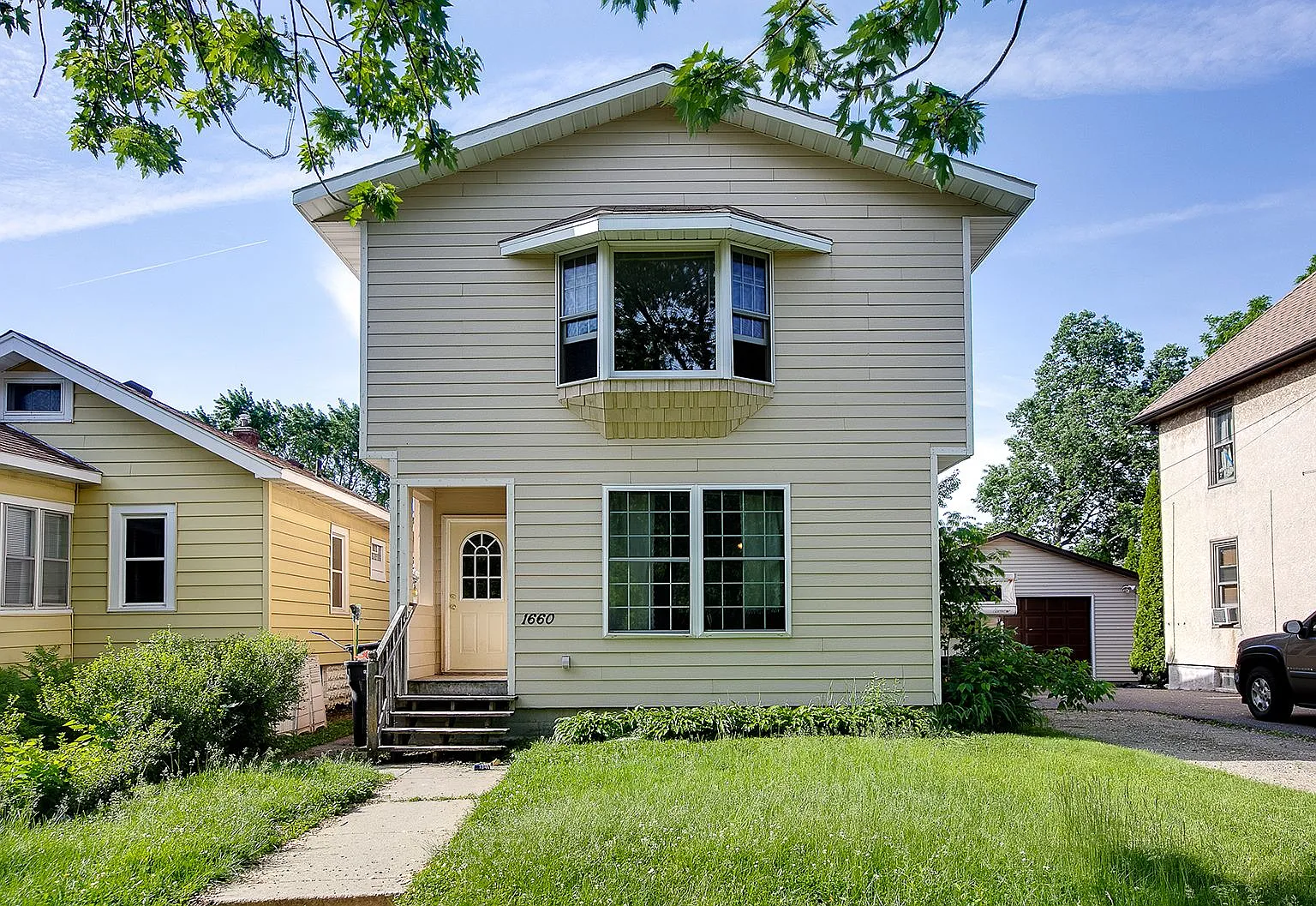 6 bed, $3,100 — Photo 1