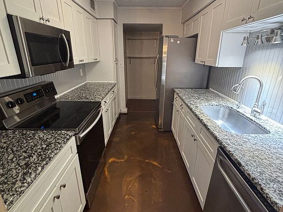 4th image of 442 Berlin Dr