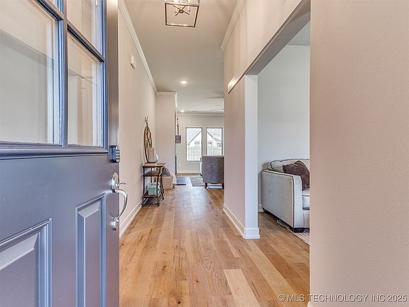 4th image of 7117 E Queens St