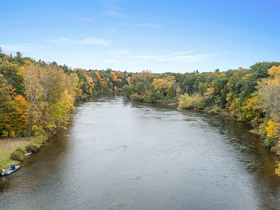 3rd image of 7621 S Riverbend Trl