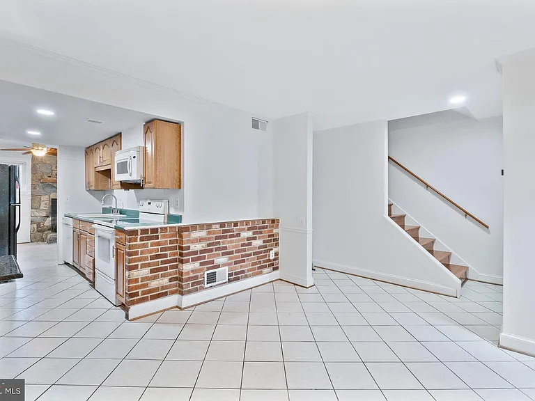 9652 Marston Ln — Photo 4