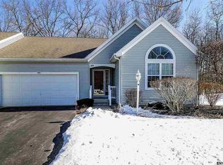 28 Parkland Ct, Clifton Park, NY 12065