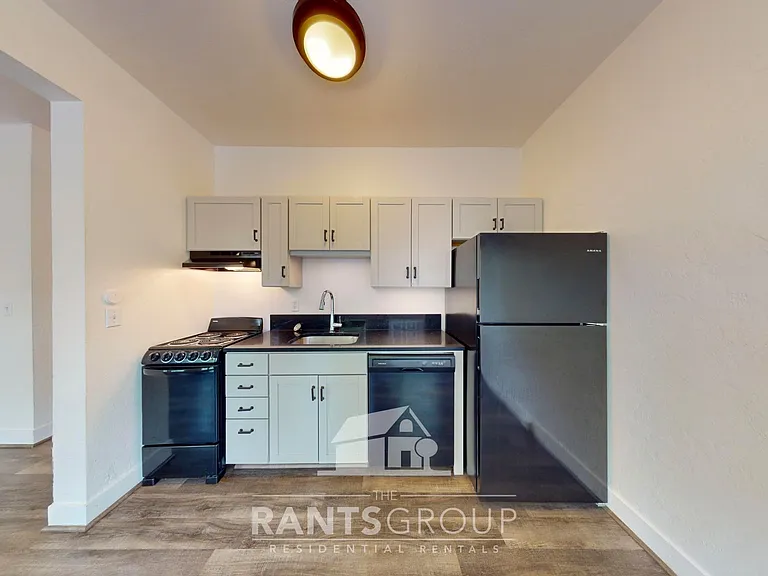 Thompson Apartments — Photo 36