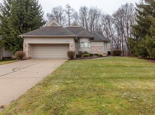 38308 Golfview Dr, Farmington Hills, MI 48331