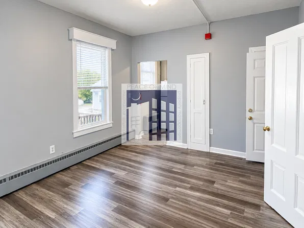 30 Bellevue Ave APT 3, Woonsocket, RI 02895