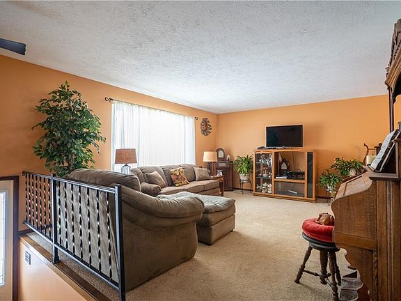2nd image of 5726 Dave Dr NE