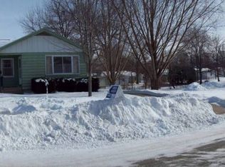 4430 Rushmore Dr NE, Cedar Rapids, IA 52402