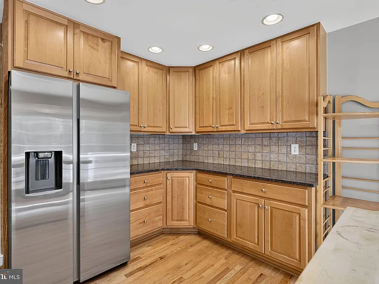 6443 Walters Woods Dr — Photo 29