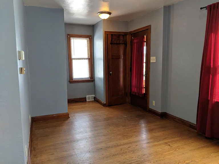 242 Edgewood Ln — Photo 6