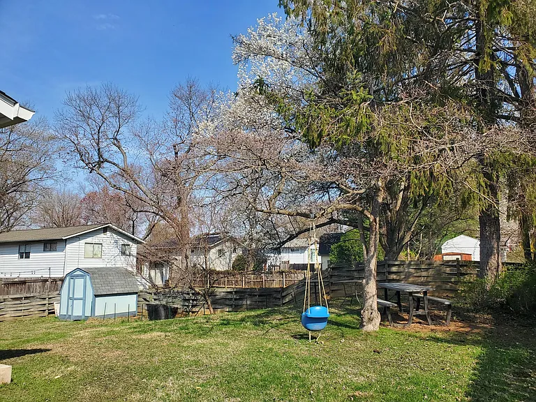 702 W Edmonston Dr — Photo 34