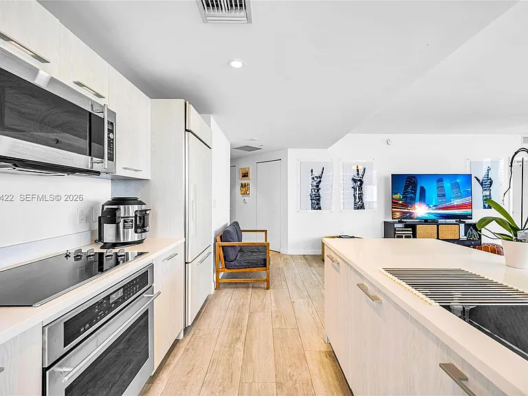 45 SW 9th St #2103 — Photo 6
