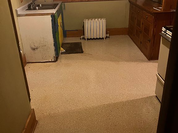 3rd image of 405 Victoria Pl #4