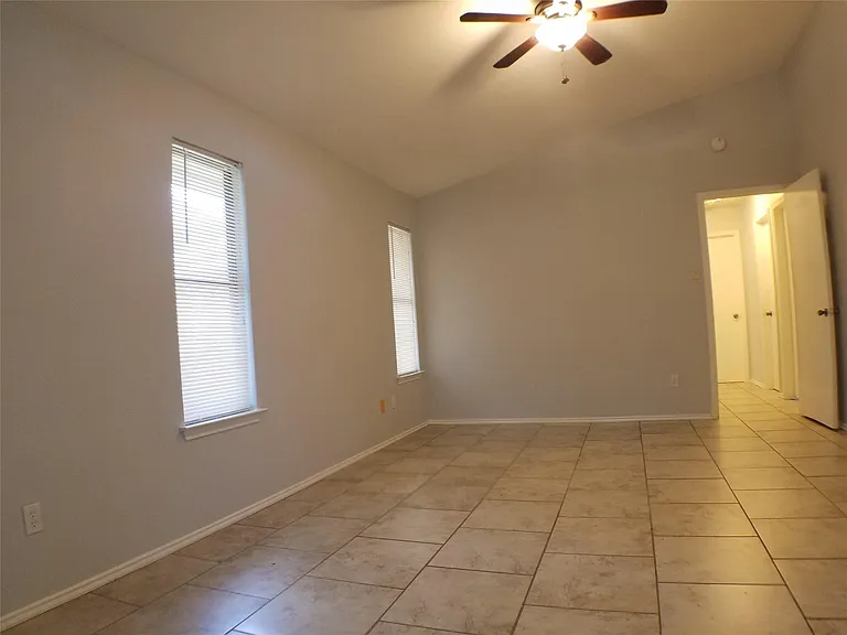 8310 Los Ranchos Dr — Photo 19