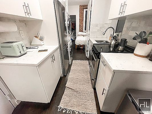 4th image of 448 E 84th St #2