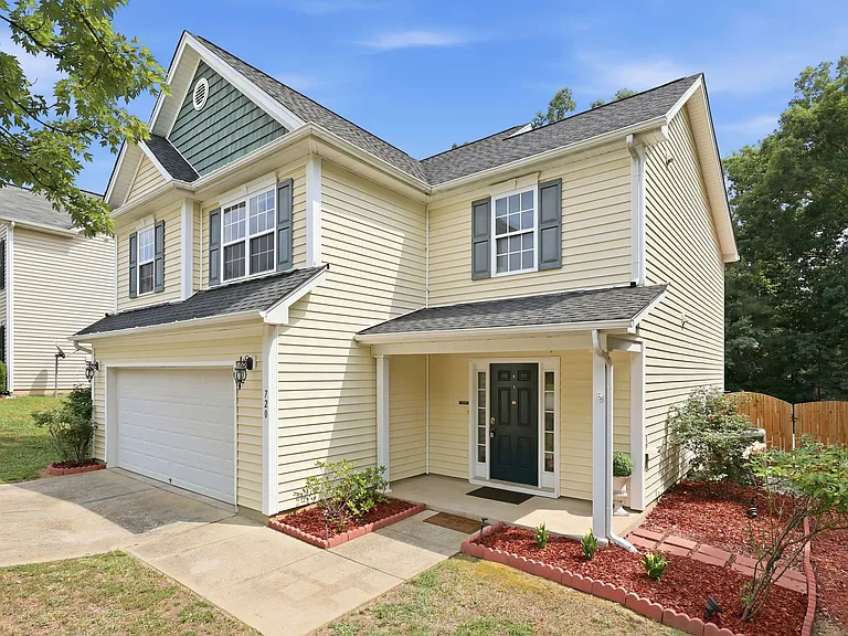 720 Pyracantha Dr — Photo 3