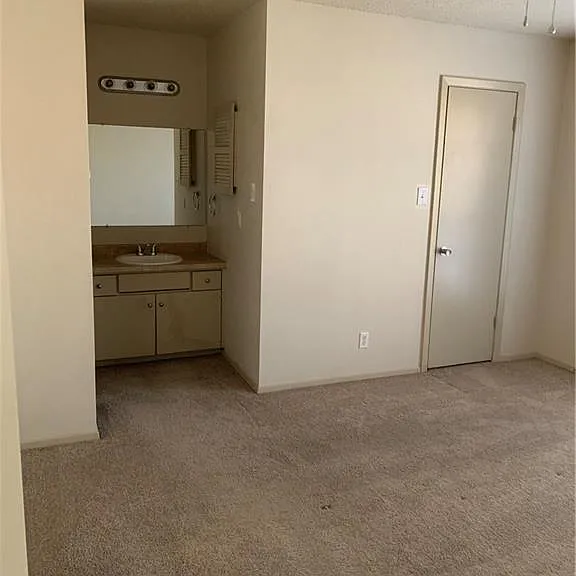 7206 Creekside Dr #B — Photo 16