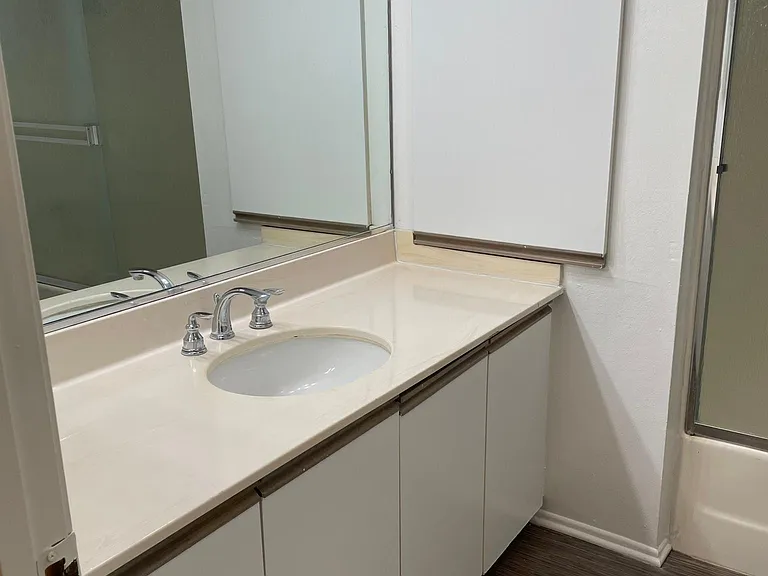 Spacious bathroom