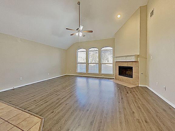 5th image of 2460 Shorecrest Dr