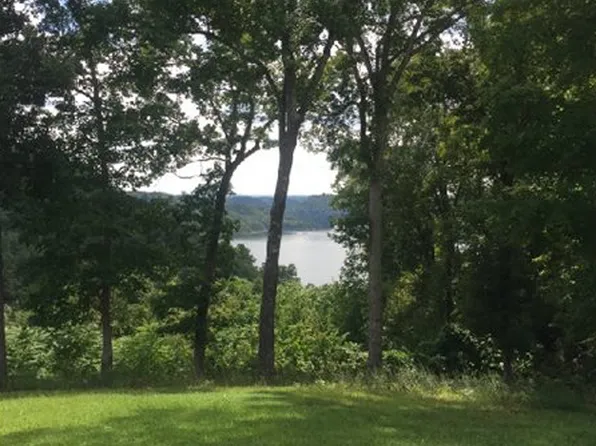 746 Mallard Pointe Rd, Byrdstown, TN 38549