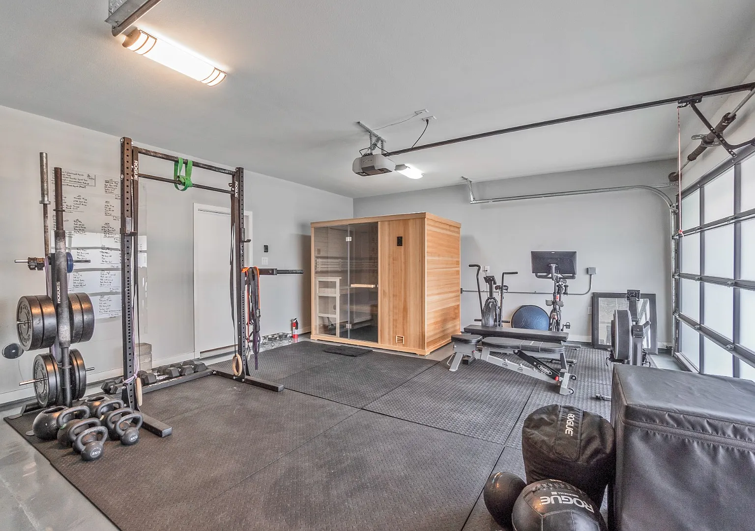 Stylish 2BR/2.5BA Townhome in Prime East Dallas Attached Garage, Unbeatable Location — Photo 3