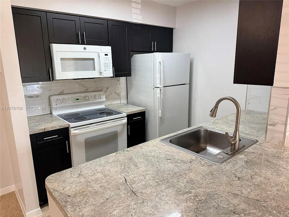 700 NW 103rd Ter #101