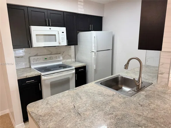 700 NW 103rd Ter #101, Hollywood, FL 33026