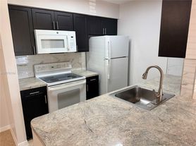 700 NW 103rd Ter, Hollywood, FL