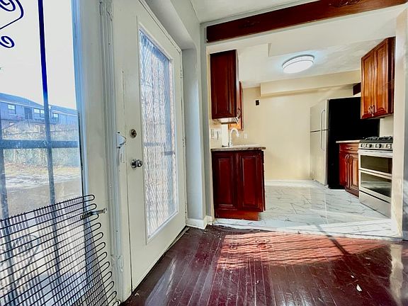 4th image of 537 Bramhall Ave Floor 1