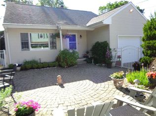 7 Grove Ave, Niantic, CT 06357