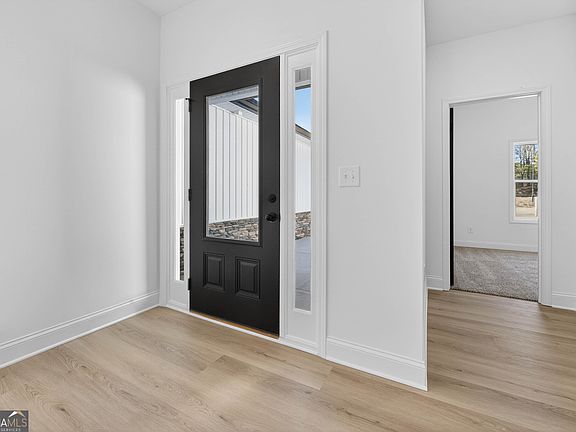 2nd image of 707 Oakmont Trl