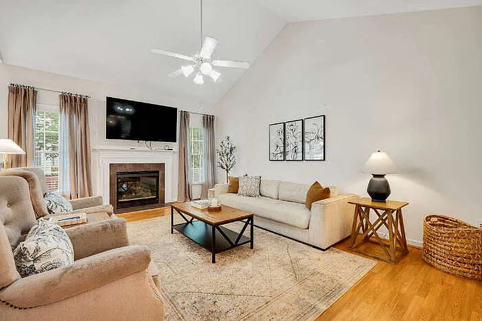 607 Green Garden Cir — Photo 7