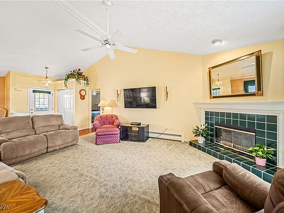 3rd image of 443 W Parkway Dr