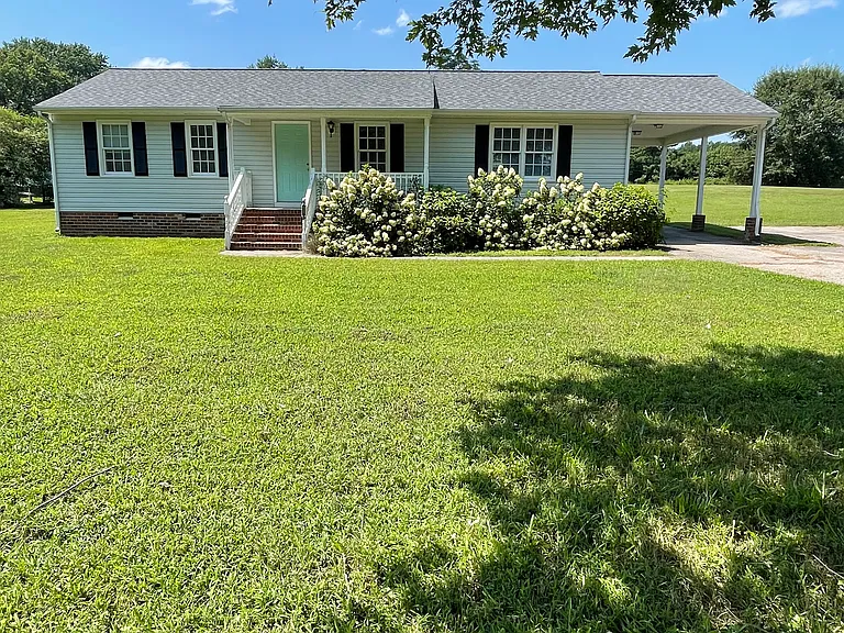 2425 Old Hanover Rd — Photo 1