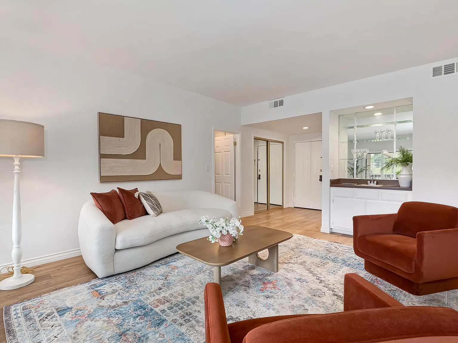 3 bed, 1746 sqft, $5,295 — Photo 3