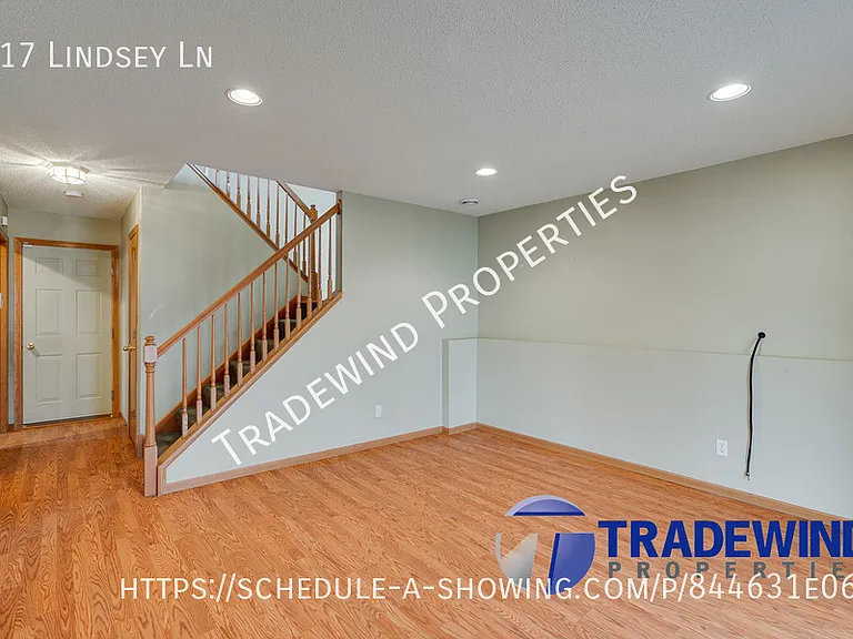 917 Lindsey Ln — Photo 11