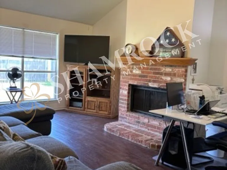 606 Park Ln — Photo 10