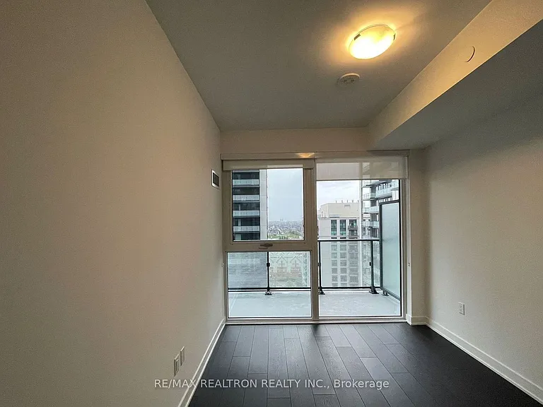 95 Oneida Cres #1106 — Photo 4