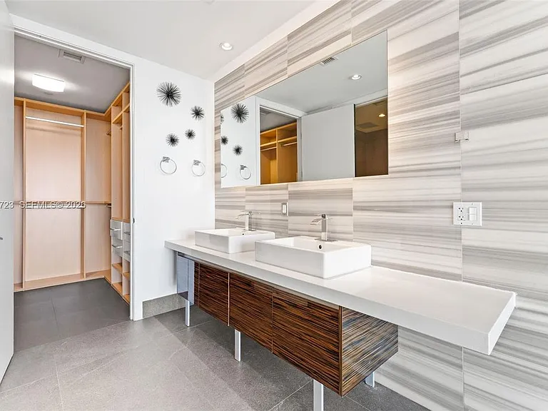 1100 Biscayne Blvd #4502 — Photo 7