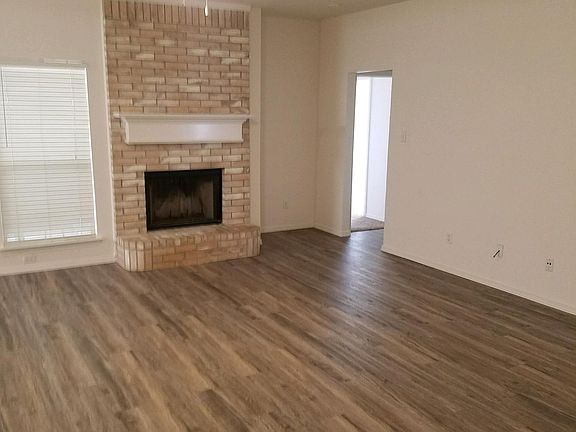 4th image of 4910 Bradley Ln