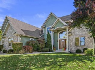 N54W16055 Westwind Dr, Menomonee Falls, WI 53051