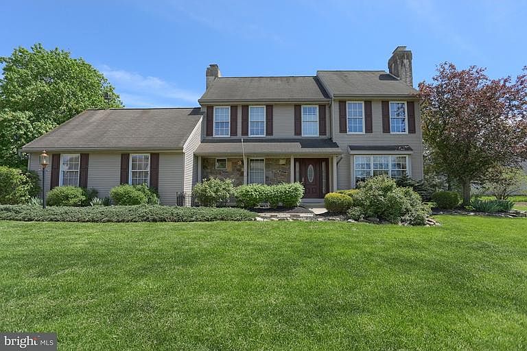 1st image of 411 Heritage Dr